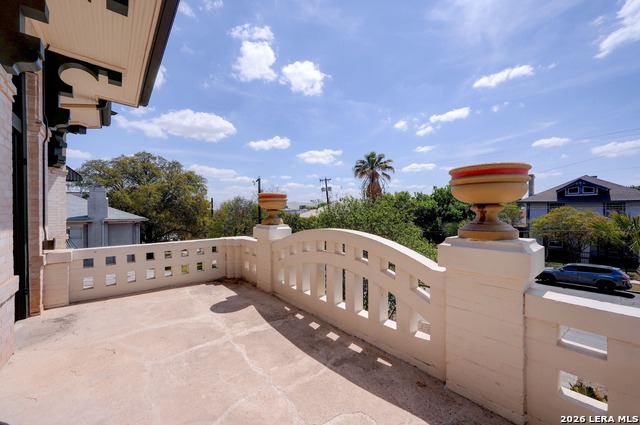 Image 47 of 50 For 109 Woodlawn E