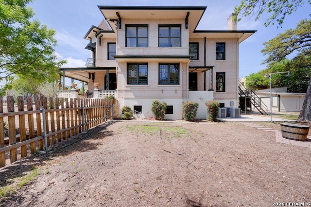 Image 48 of 50 For 109 Woodlawn E