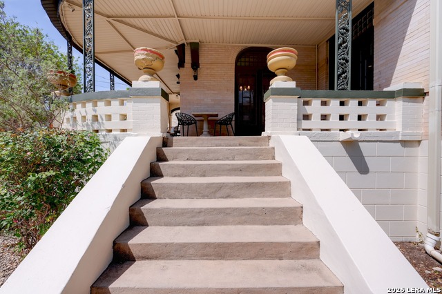 Image 5 of 50 For 109 Woodlawn E