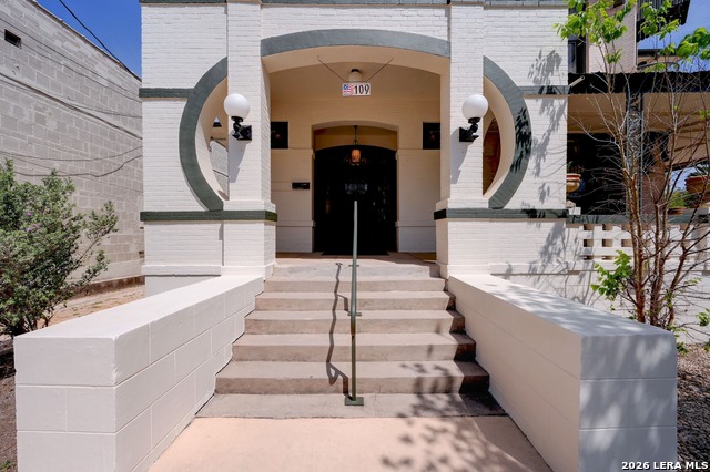 Image 6 of 50 For 109 Woodlawn E