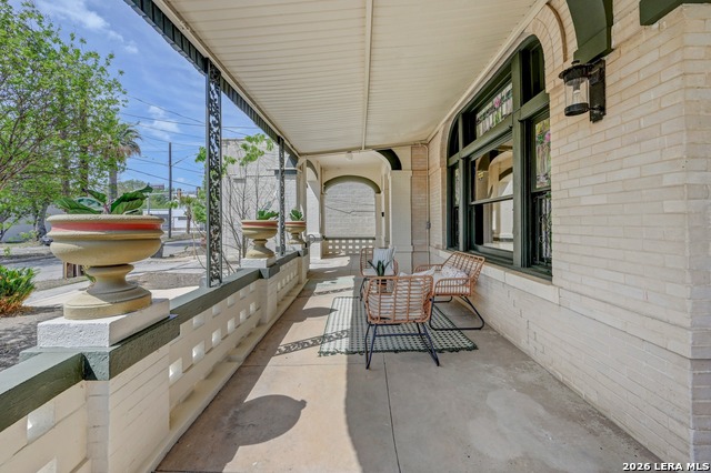 Image 9 of 50 For 109 Woodlawn E