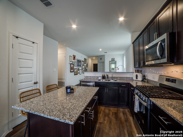 Listing photo id 11 for 177 Acorn  