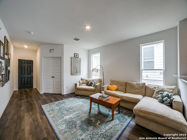 Listing photo id 2 for 177 Acorn  