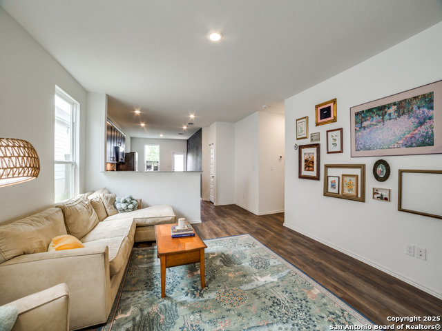 Listing photo id 3 for 177 Acorn  