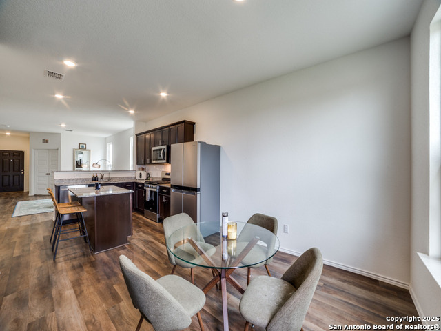 Listing photo id 5 for 177 Acorn  