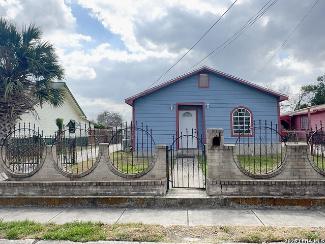 Details for 2906 W Poplar St, San Antonio, TX 78207