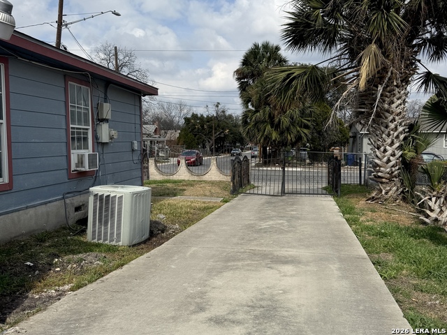 Image 13 of 15 For 2906 W Poplar St