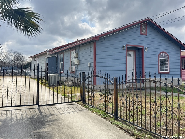 Image 3 of 15 For 2906 W Poplar St