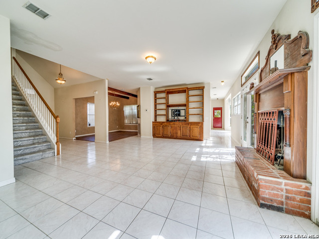 Image 4 of 25 For 206 Mesquite Trl