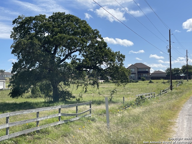 Details for 401 Shady Ln, La Vernia, TX 78121