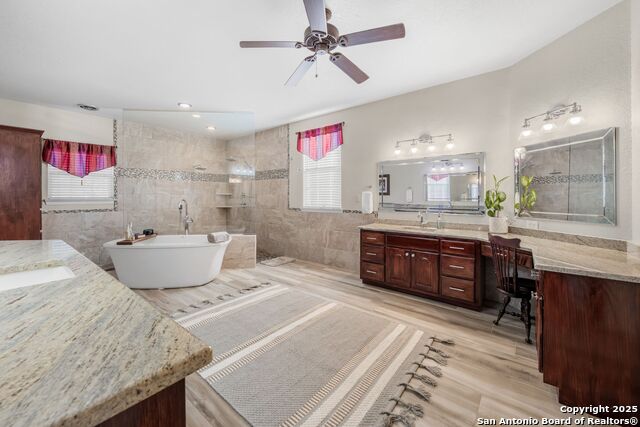 Image 16 of 50 For 765 Loop 1604 E