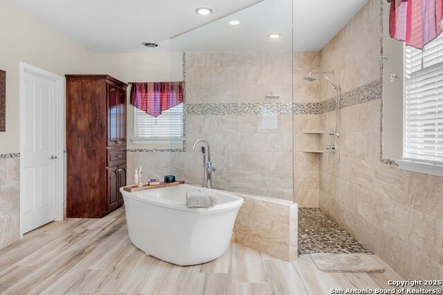 Image 17 of 50 For 765 Loop 1604 E