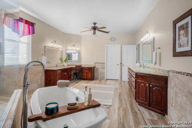 Image 18 of 50 For 765 Loop 1604 E