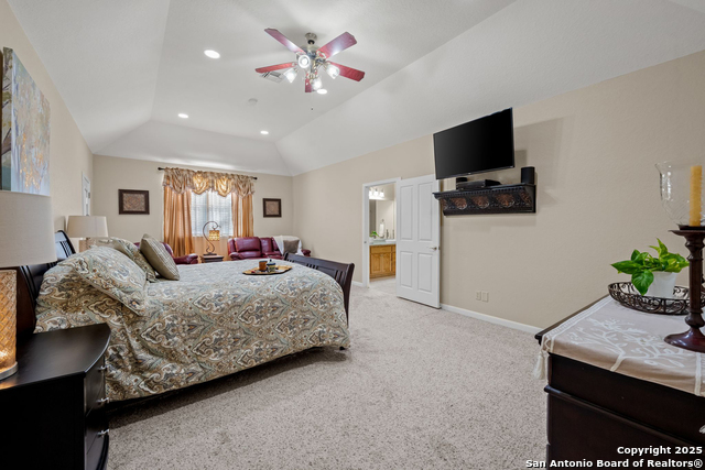 Image 21 of 50 For 765 Loop 1604 E