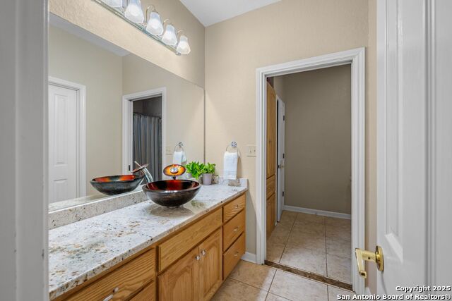 Image 23 of 50 For 765 Loop 1604 E