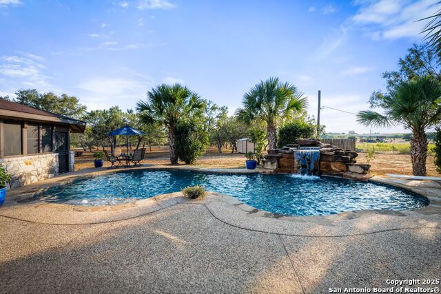 Image 32 of 50 For 765 Loop 1604 E