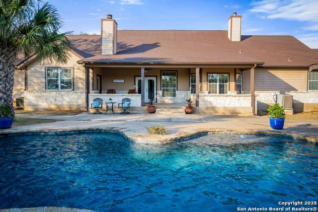 Image 36 of 50 For 765 Loop 1604 E