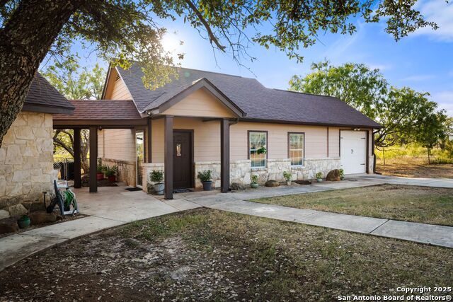 Image 40 of 50 For 765 Loop 1604 E