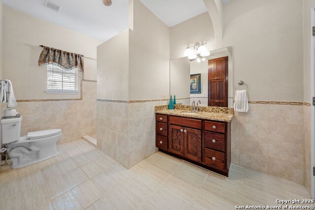 Image 44 of 50 For 765 Loop 1604 E