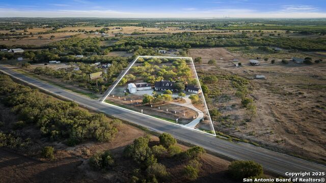 Image 46 of 50 For 765 Loop 1604 E