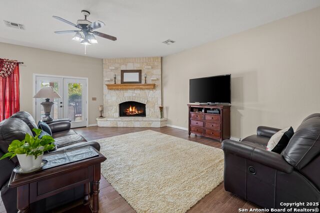 Image 8 of 50 For 765 Loop 1604 E