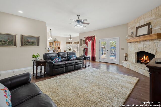 Image 9 of 50 For 765 Loop 1604 E