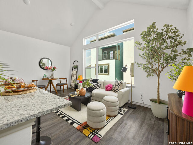 Image 4 of 12 For 310 Evergreen St W 113