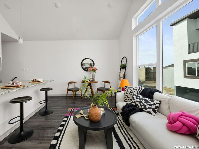 Image 7 of 12 For 310 Evergreen St W 113