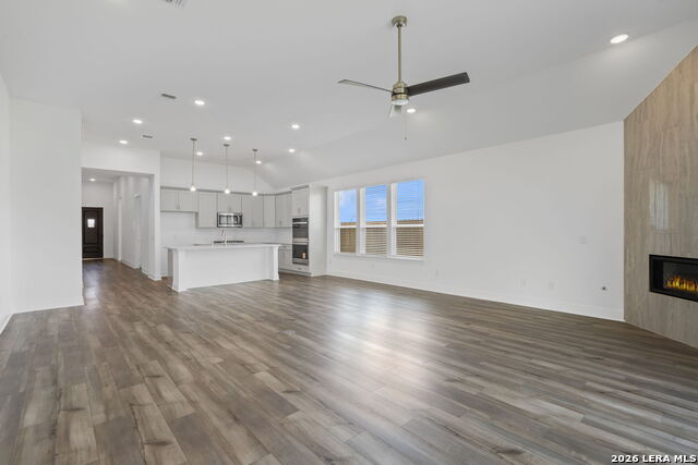 Image 15 of 23 For 201 Farming Grove