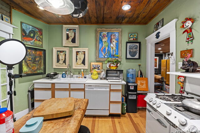 Image 25 of 57 For 3221 Flores N