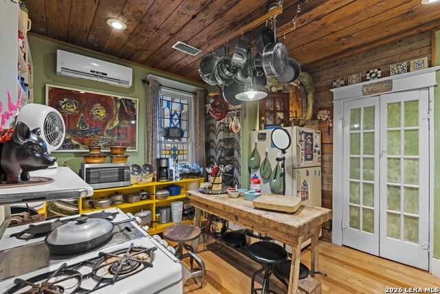 Image 26 of 57 For 3221 Flores N