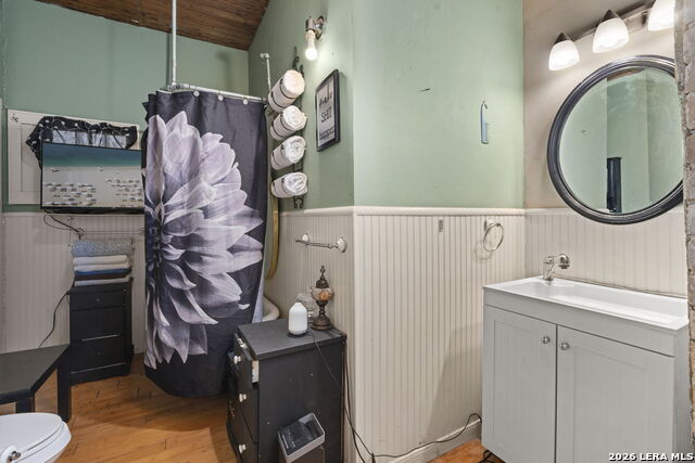 Image 32 of 57 For 3221 Flores N