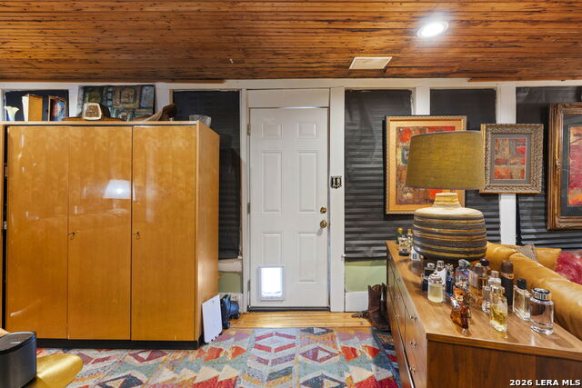 Image 33 of 57 For 3221 Flores N