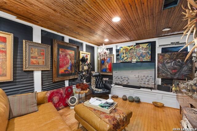 Image 36 of 57 For 3221 Flores N