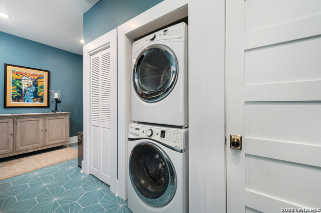 Image 9 of 22 For 347 Craig E