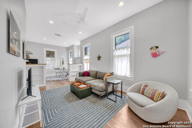 Image 5 of 12 For 210 Sadie  