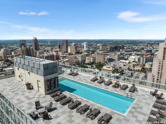 Image 6 of 24 For 610 Market E 2606