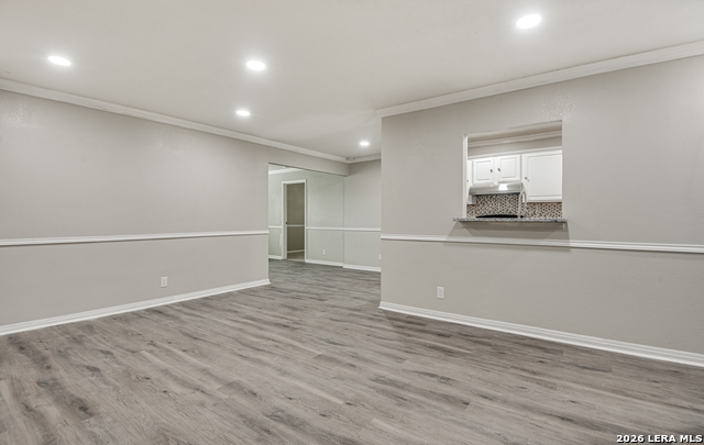 Listing photo id 9 for 5230 Village