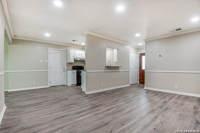 Listing photo id 18 for 5230 Village