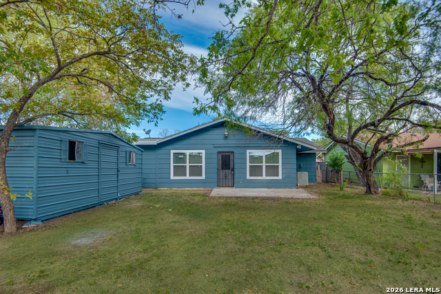 Listing photo id 23 for 5230 Village