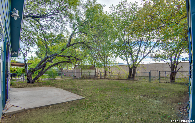 Listing photo id 24 for 5230 Village