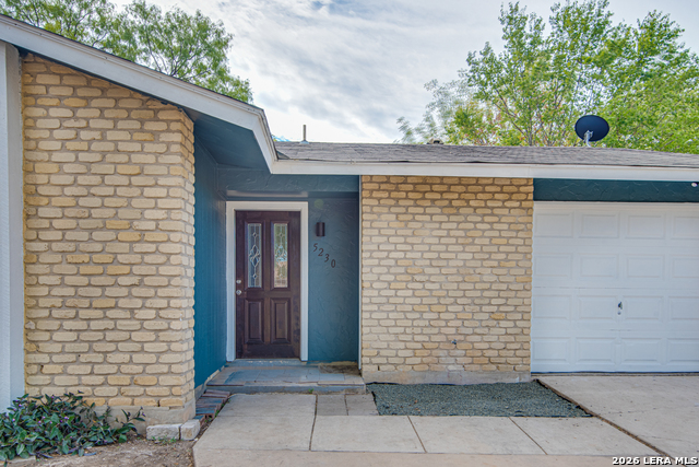 Listing photo id 1 for 5230 Village