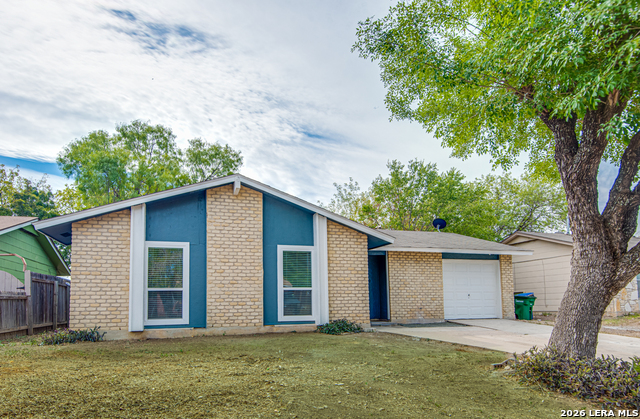 Listing photo id 2 for 5230 Village