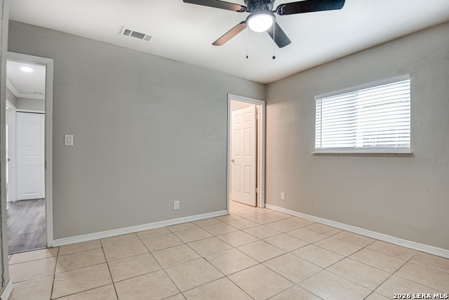 Listing photo id 4 for 5230 Village