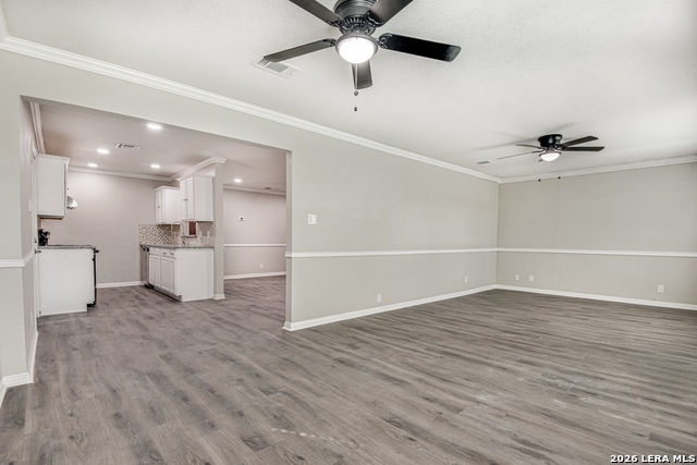 Listing photo id 5 for 5230 Village