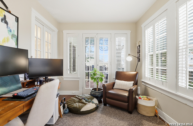 Image 10 of 39 For 303 Rosewood W