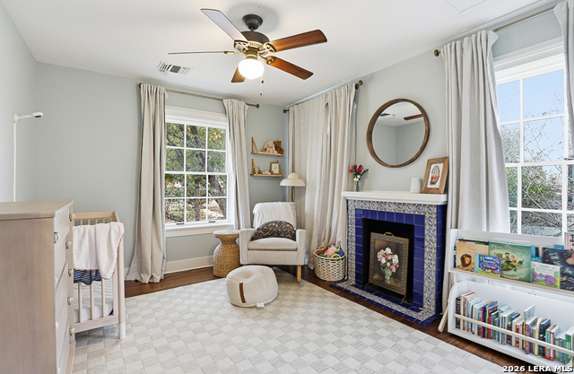 Image 11 of 39 For 303 Rosewood W