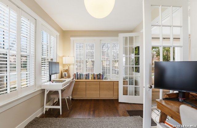 Image 12 of 39 For 303 Rosewood W