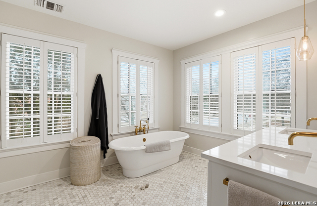 Image 16 of 39 For 303 Rosewood W