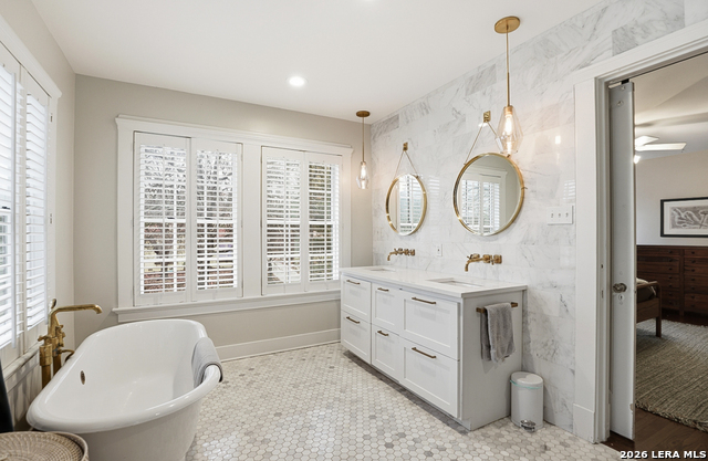 Image 17 of 39 For 303 Rosewood W